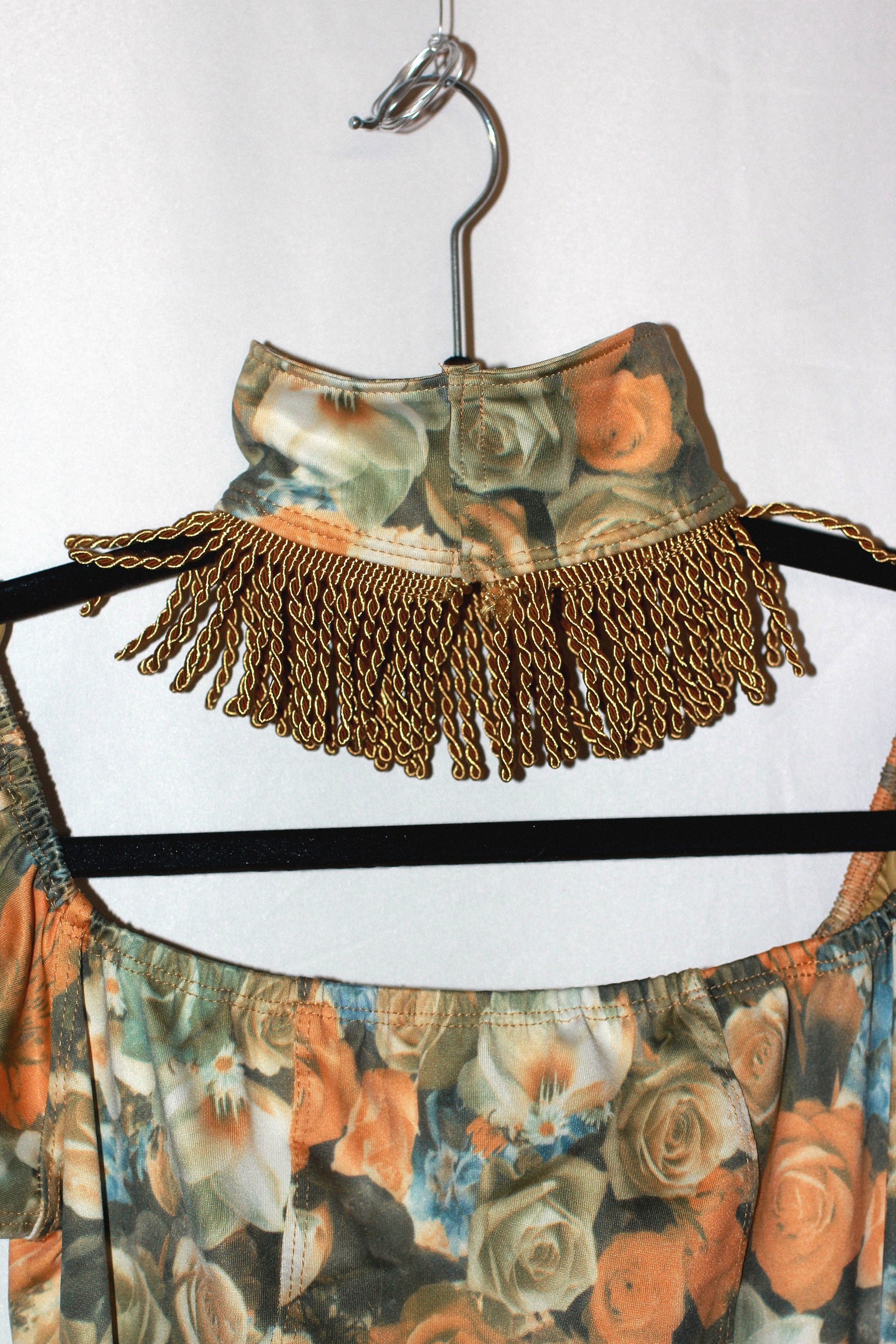 Blooming Fringe Neckband