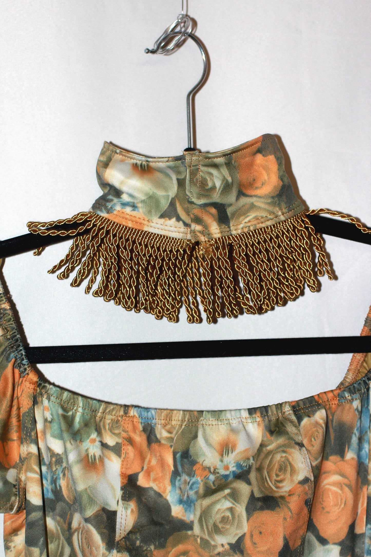Blooming Fringe Neckband